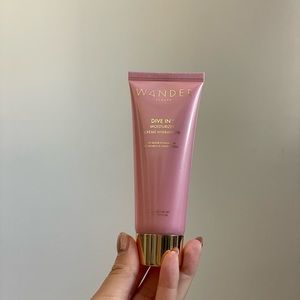 WANDER | DIVE IN moisturizer